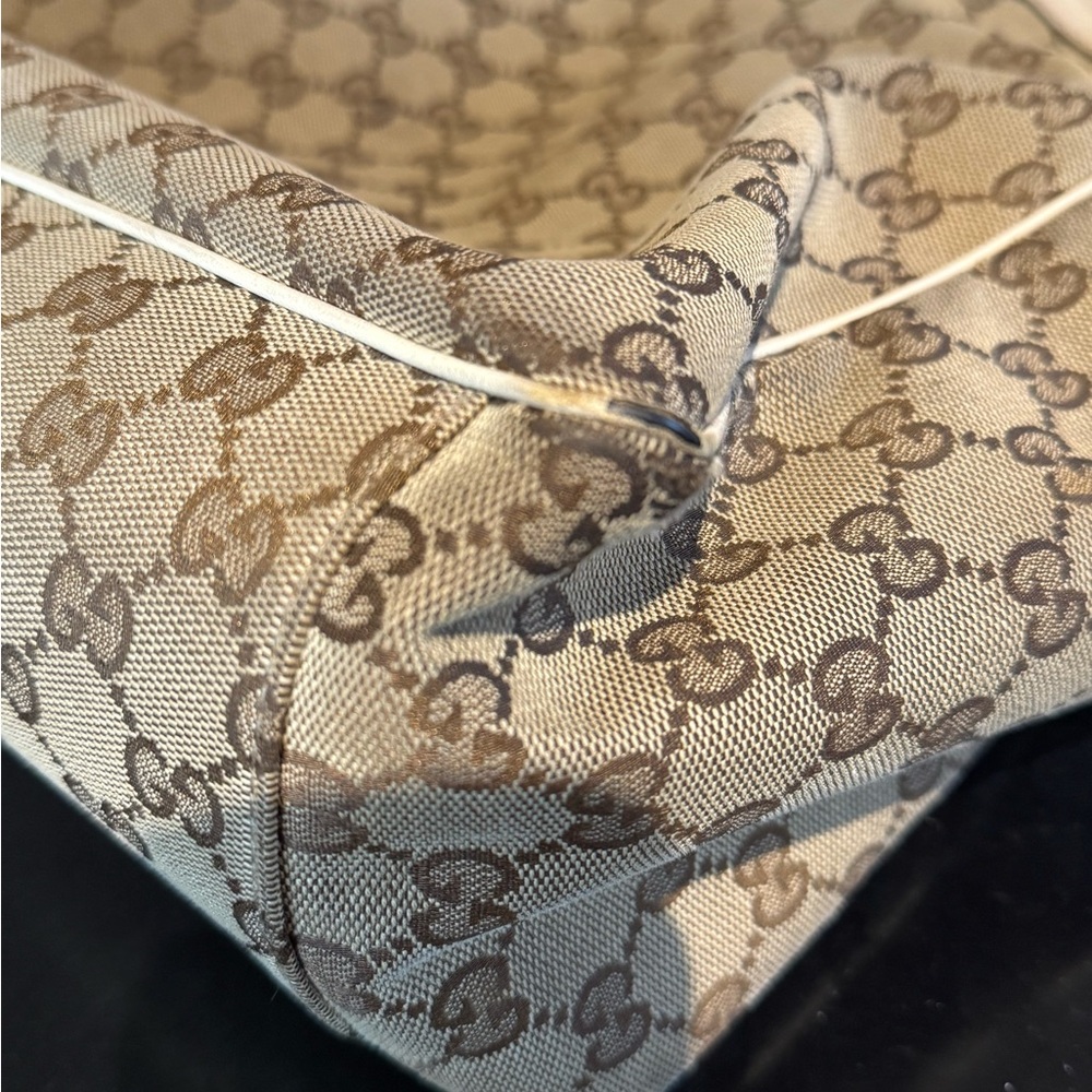 Gucci Beige/Off White GG Canvas Large Positano
Scarf Tote - Picture 8 of 10